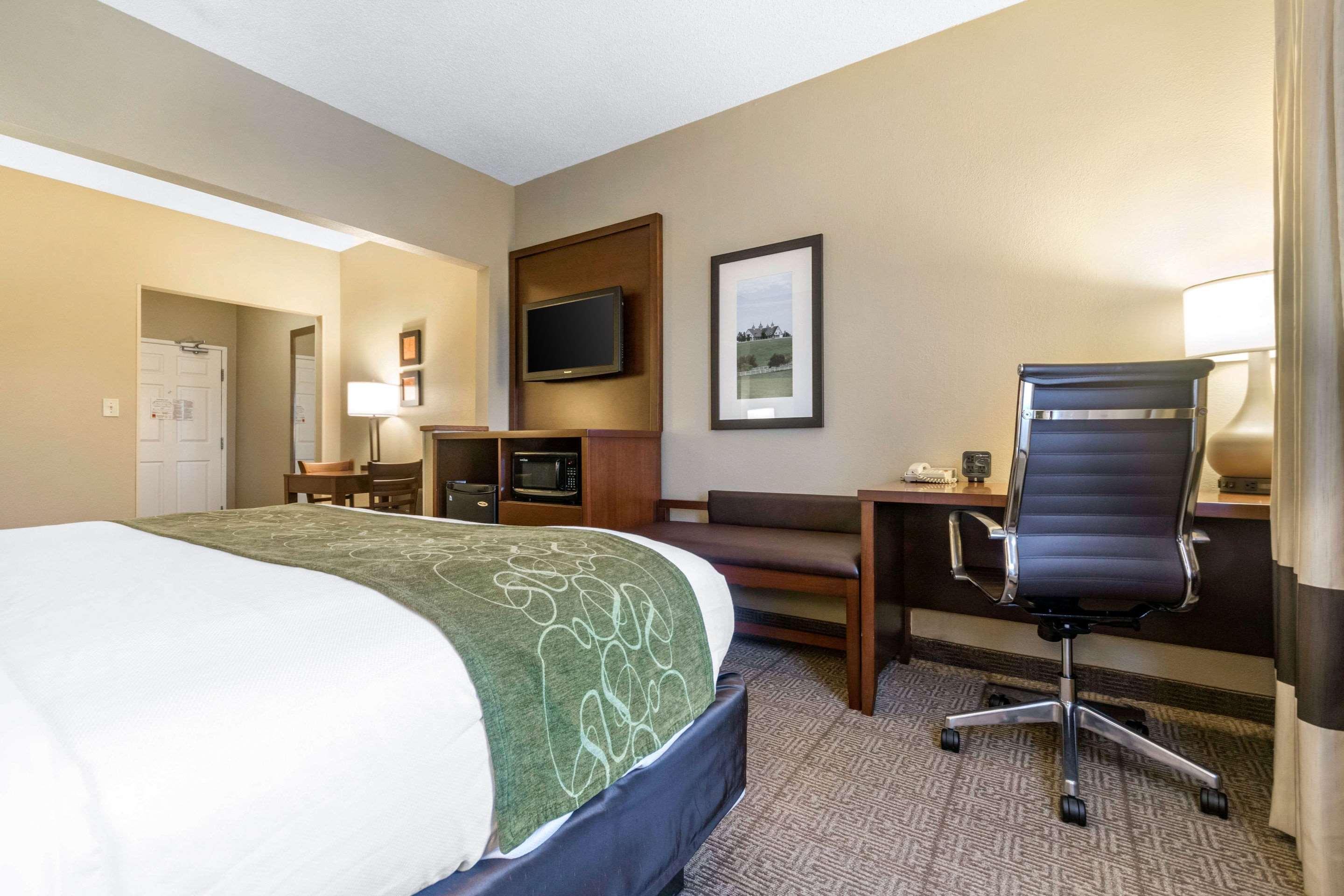 Comfort Suites Keeneland Lexington Exterior foto